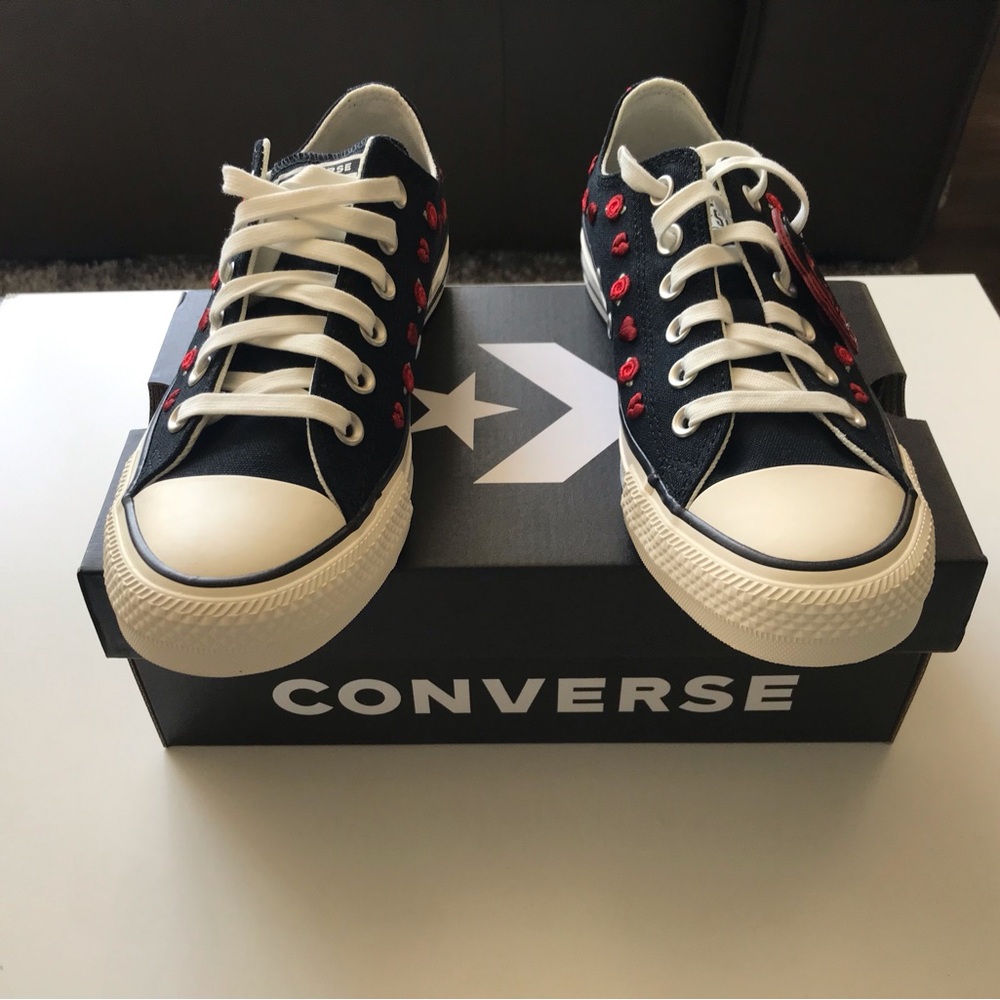 Converse Red Roses Chuck Taylor’s (low top)
